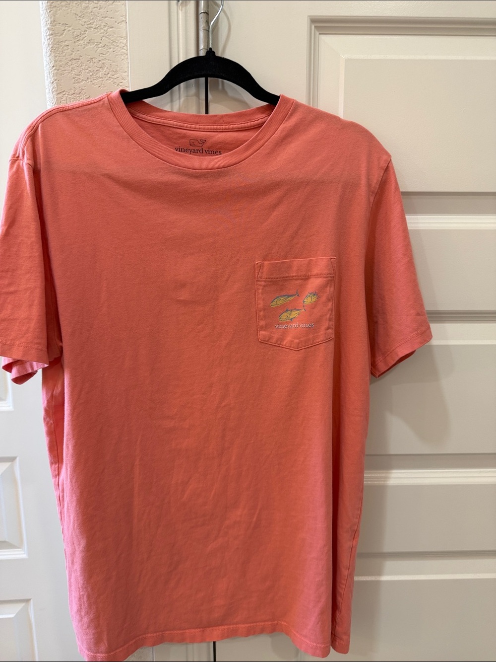 Vineyard Vines Men’s Coral Pocket Tee with Fish Graphic